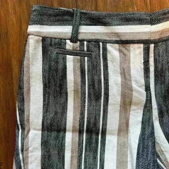Ann Taylor Loft 100% Cotton Women’s Size 0 Shorts With Stripes and Zipper - Picture 2 of 7